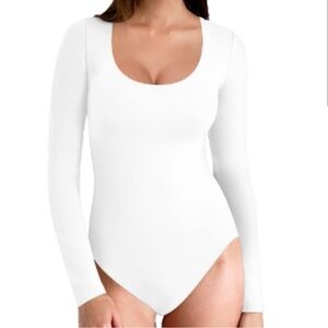 MANGOPOP Women’s Classic White Doyble Lined Basic T-shirt Scoop Neck Bodysuit